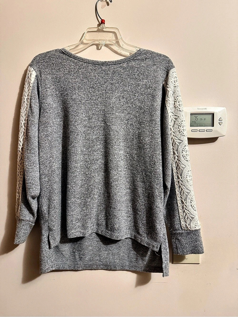Gray & White Lace Sleeve Top Like New